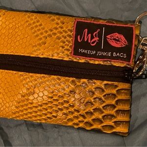 Make up junkie keychain wallet